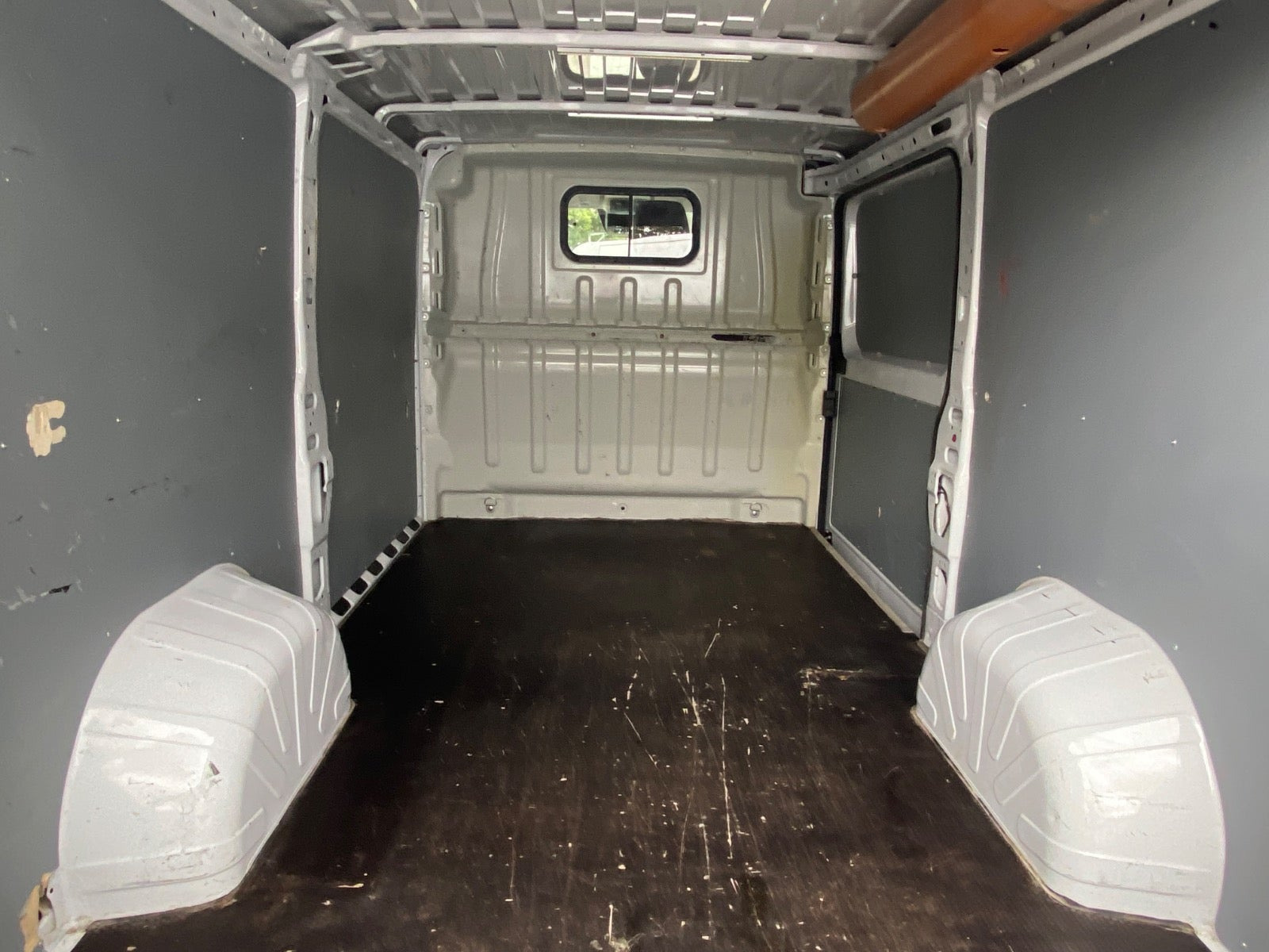 Hvid Peugeot Boxer 333 fra 2022