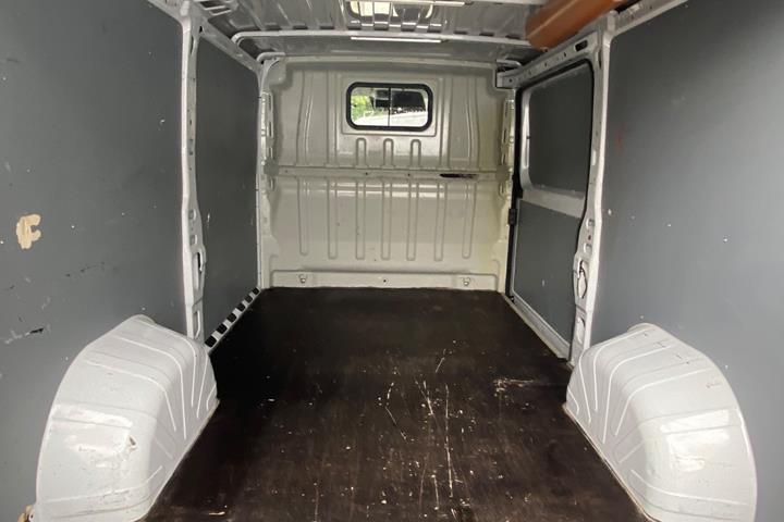 Hvid Peugeot Boxer 333 fra 2022