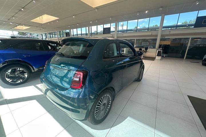 Grøn Fiat 500e fra 2022