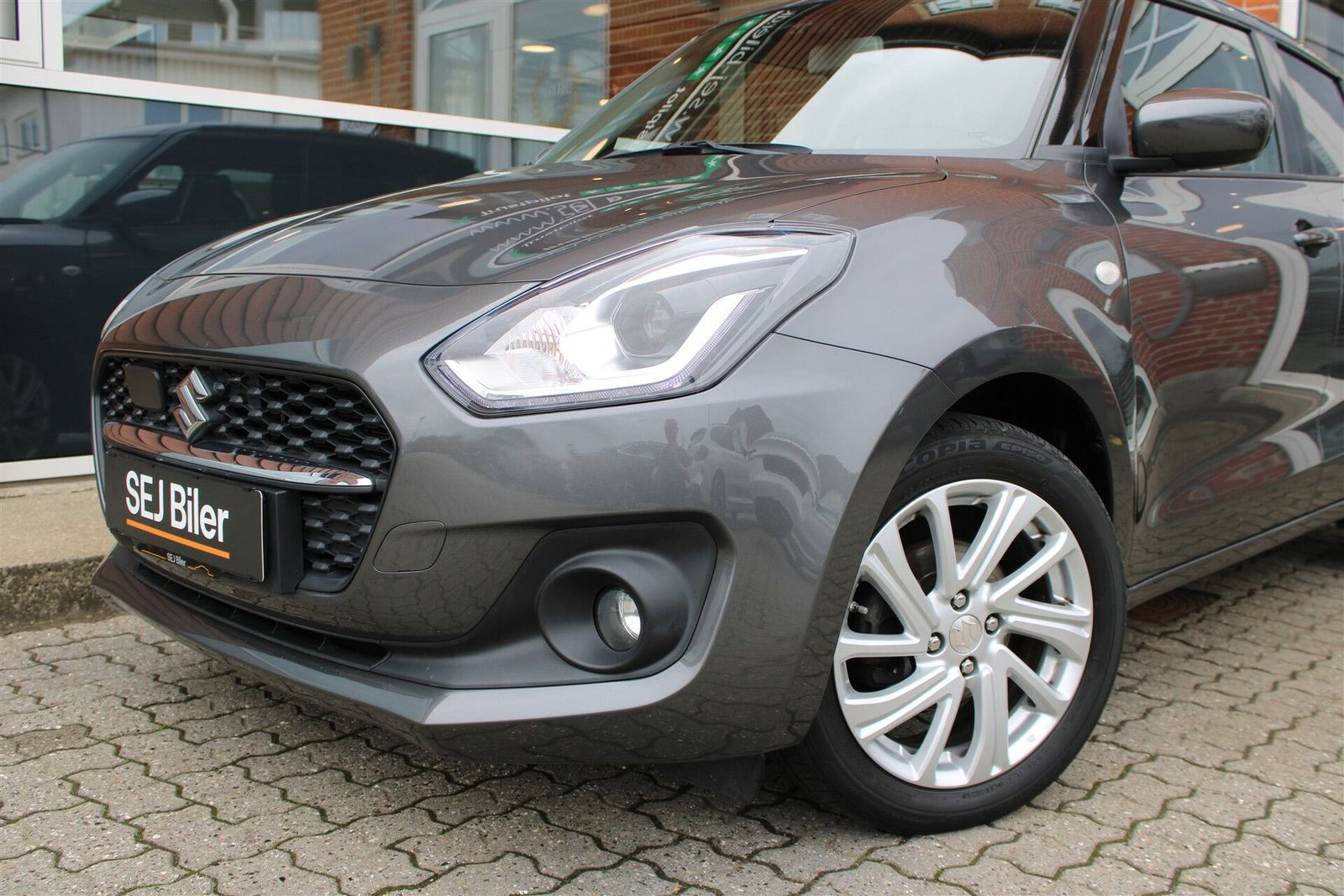 Grå Suzuki Swift fra 2021