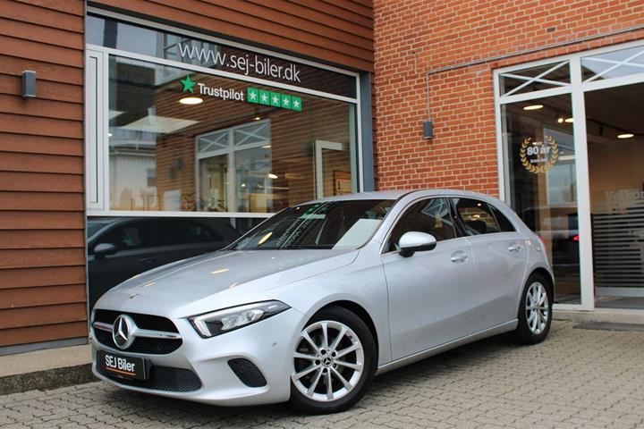 Grå Mercedes A180 d fra 2019