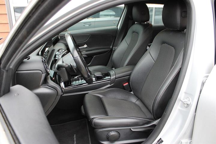 Grå Mercedes A180 d fra 2019