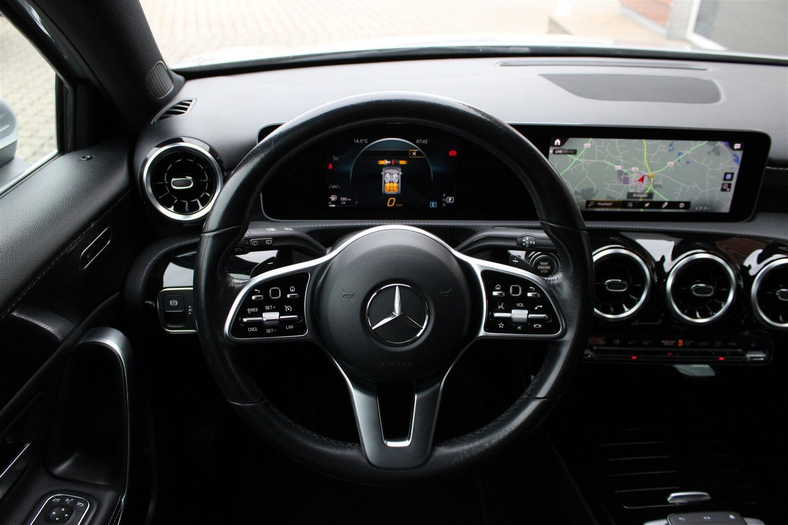 Grå Mercedes A180 d fra 2019