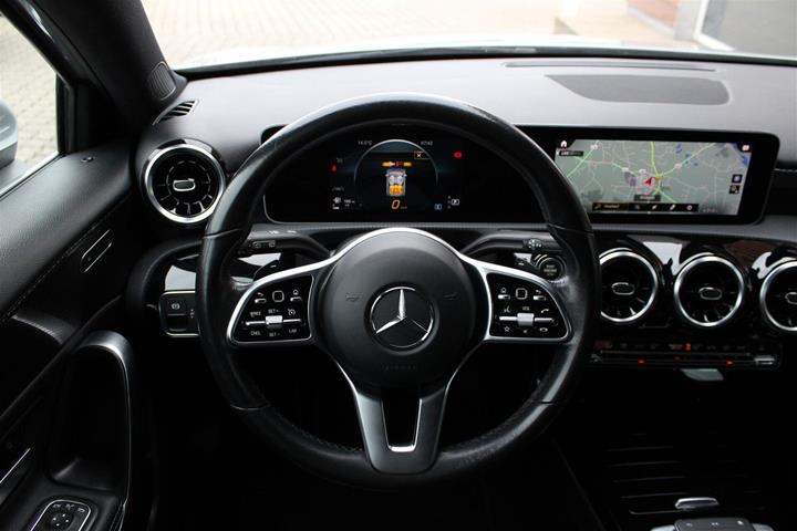 Grå Mercedes A180 d fra 2019