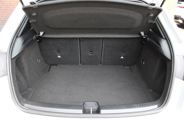 Grå Mercedes A180 d fra 2019