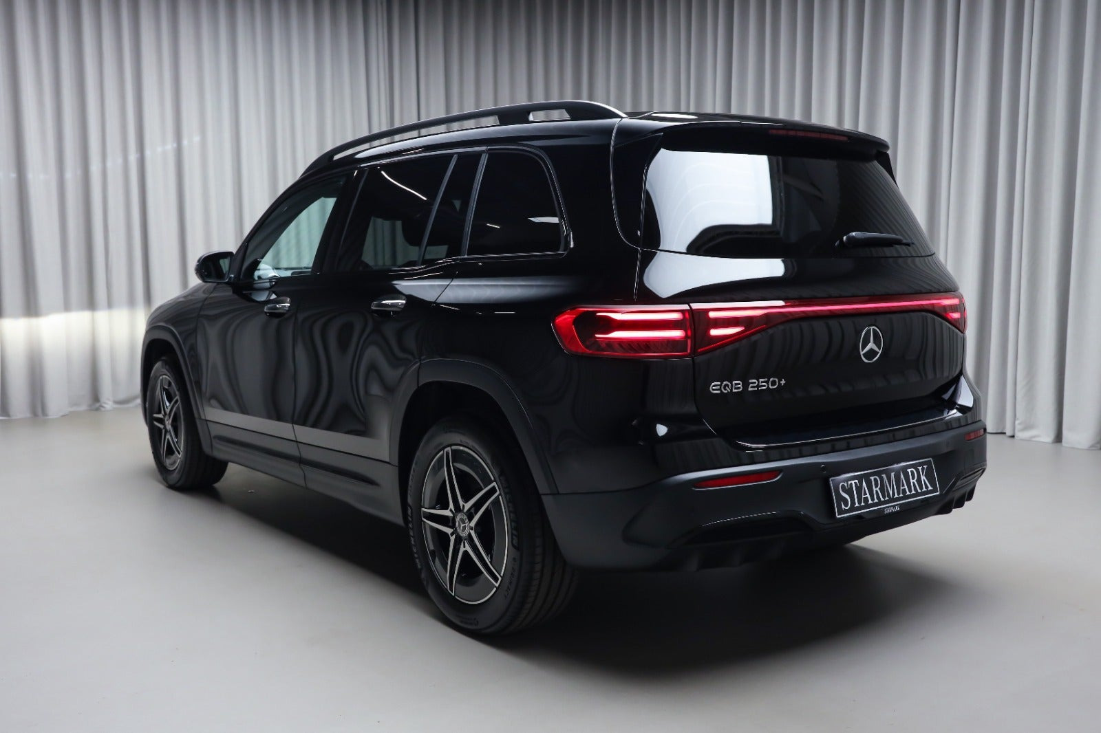 Sort Mercedes EQB250+ fra 2026