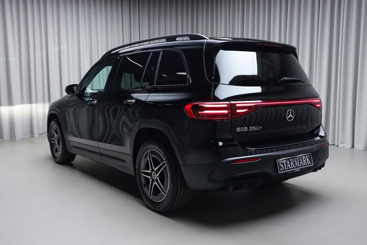 Sort Mercedes EQB250+ fra 2026
