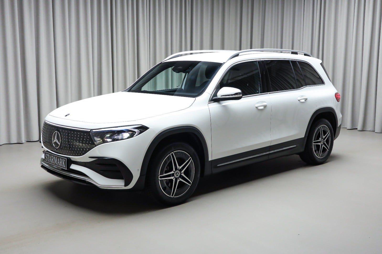 Hvid Mercedes EQB250+ fra 2025