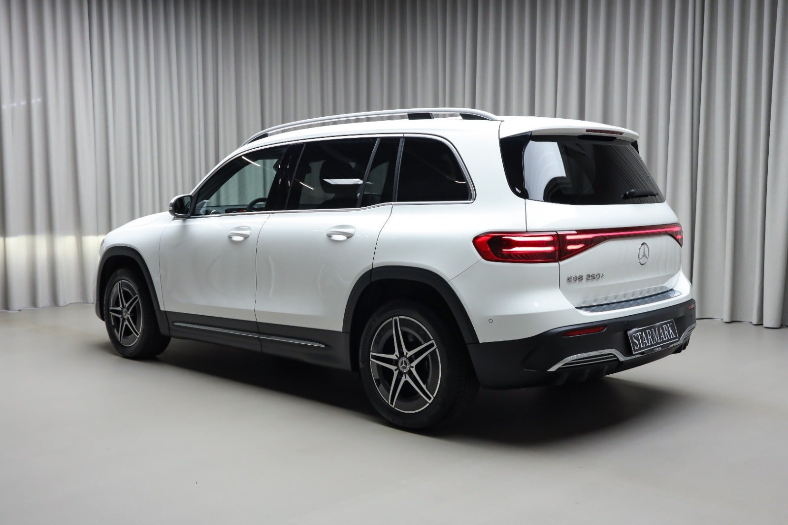 Hvid Mercedes EQB250+ fra 2025