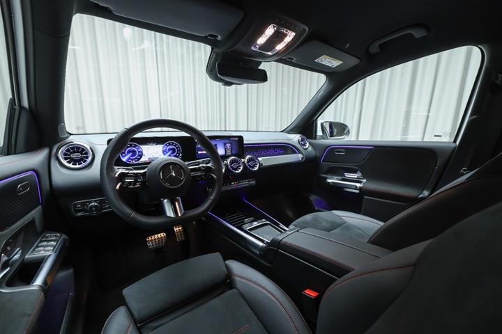 Hvid Mercedes EQB250+ fra 2025