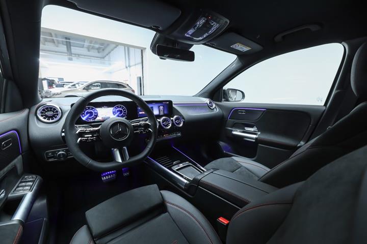 Grå Mercedes EQA250+ fra 2025
