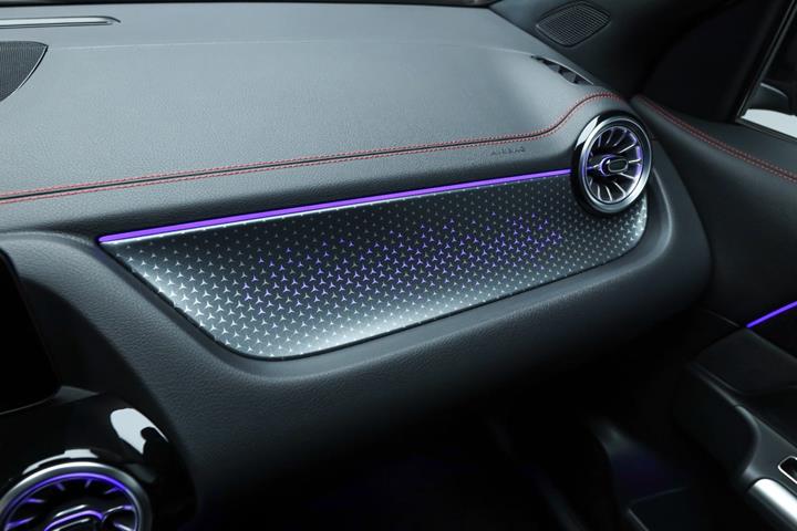 Grå Mercedes EQA250+ fra 2025