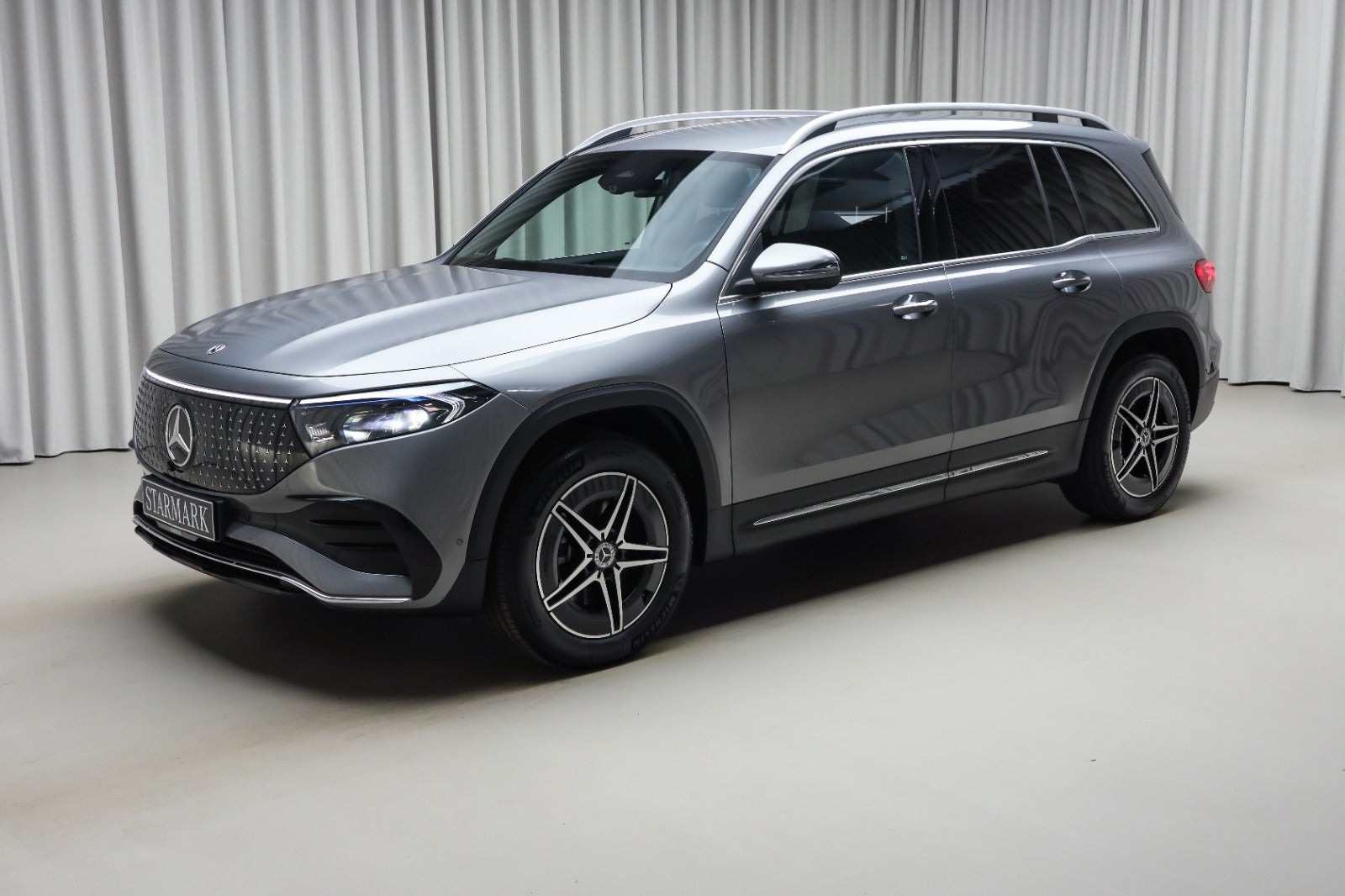 Grå Mercedes EQB250+ fra 2026