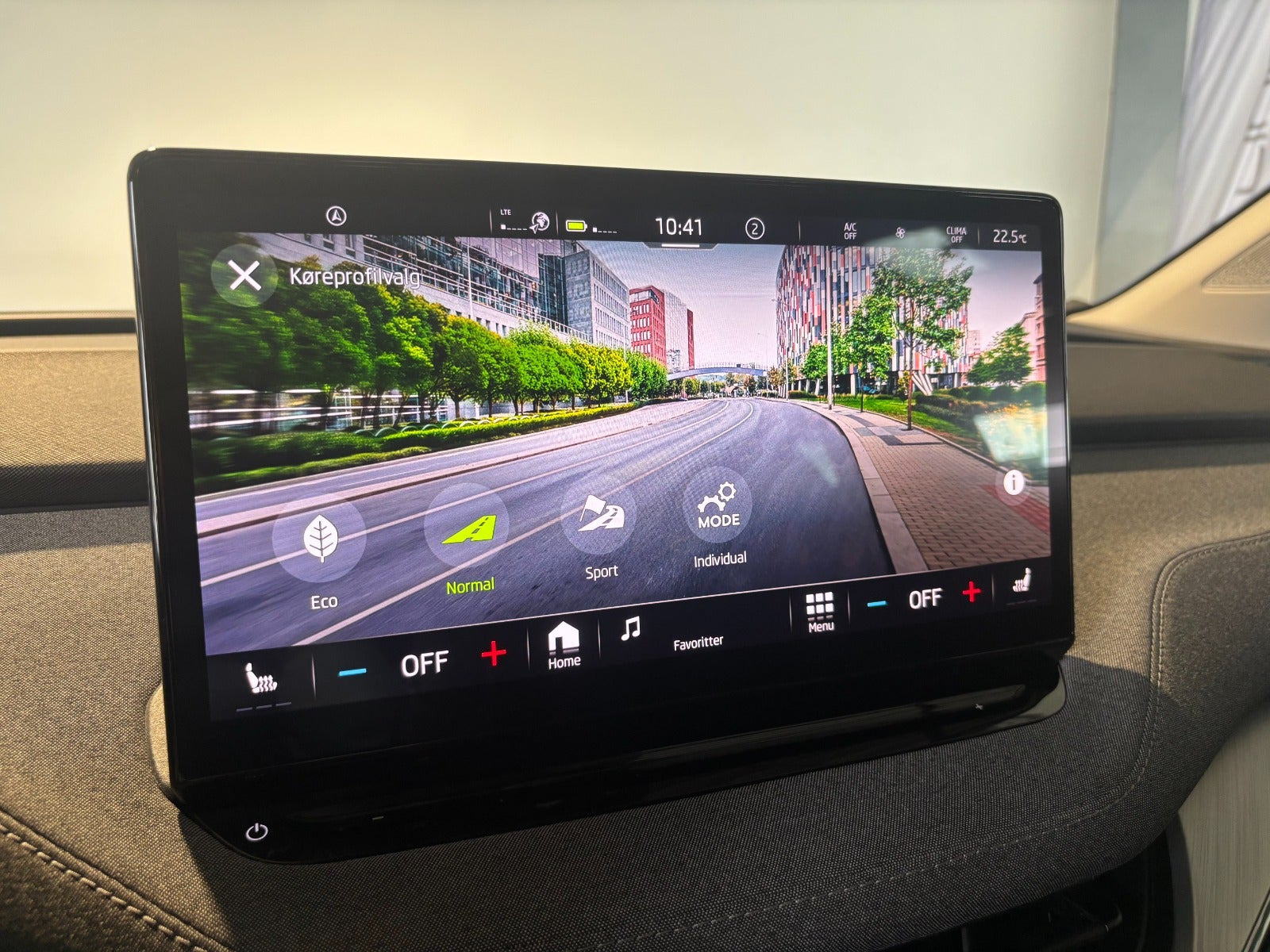 Sølv Skoda Enyaq fra 2024