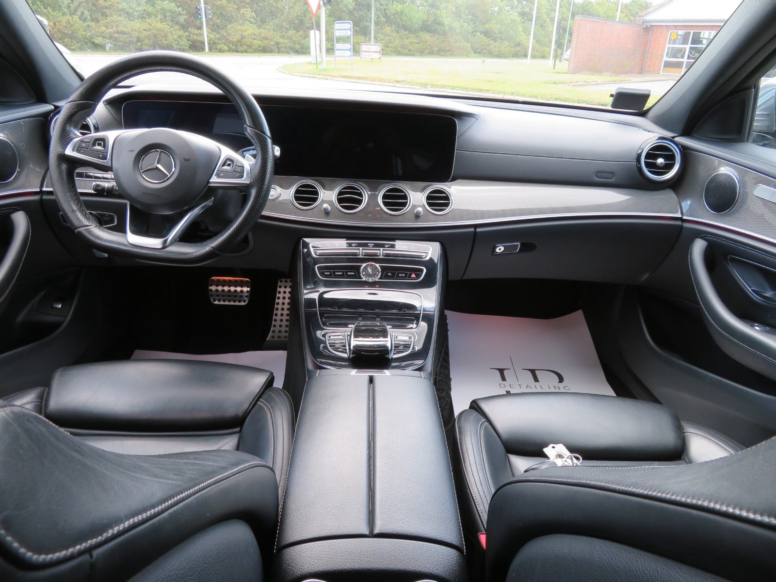 Grå Mercedes E220 d fra 2017