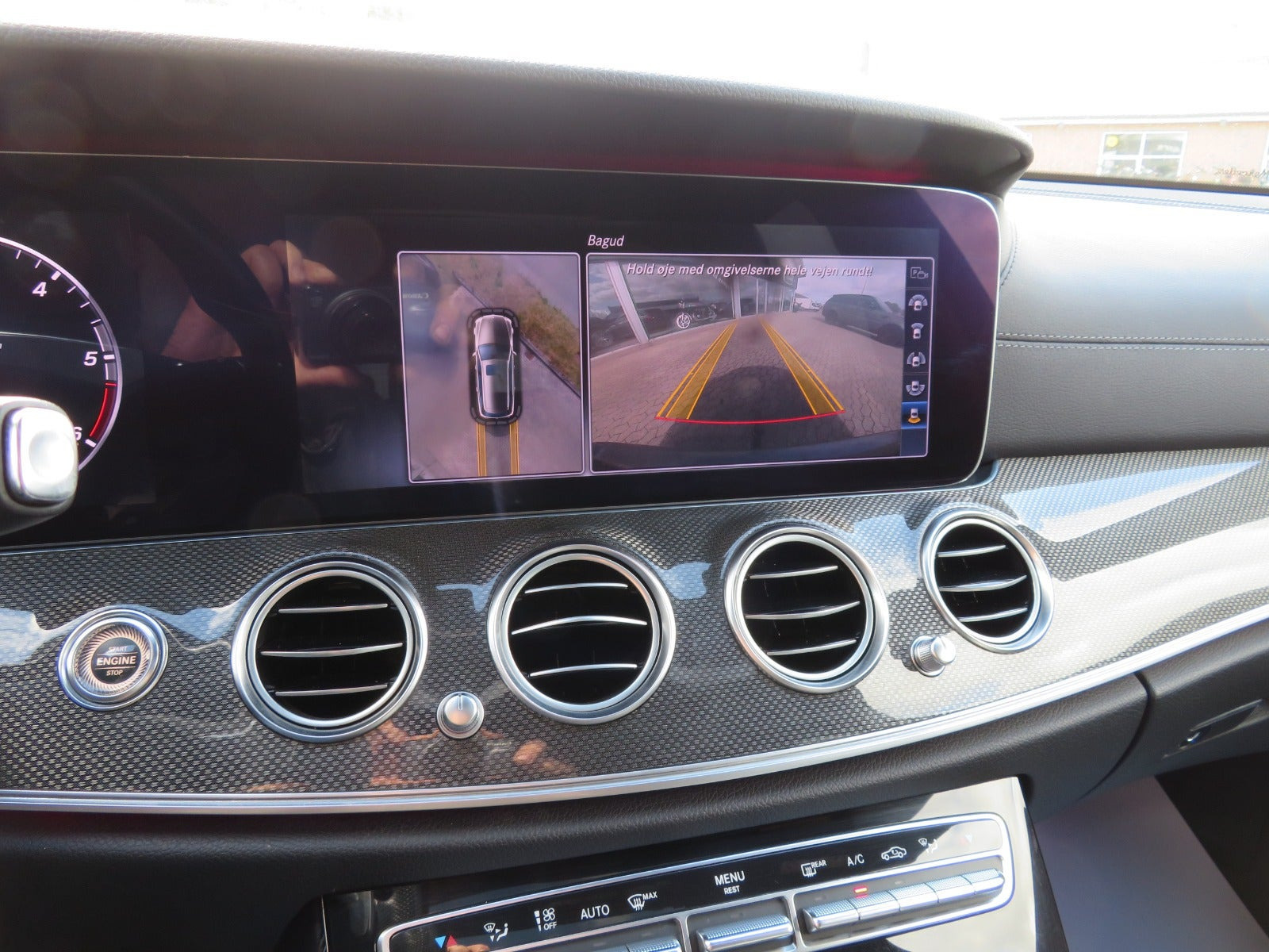 Grå Mercedes E220 d fra 2017