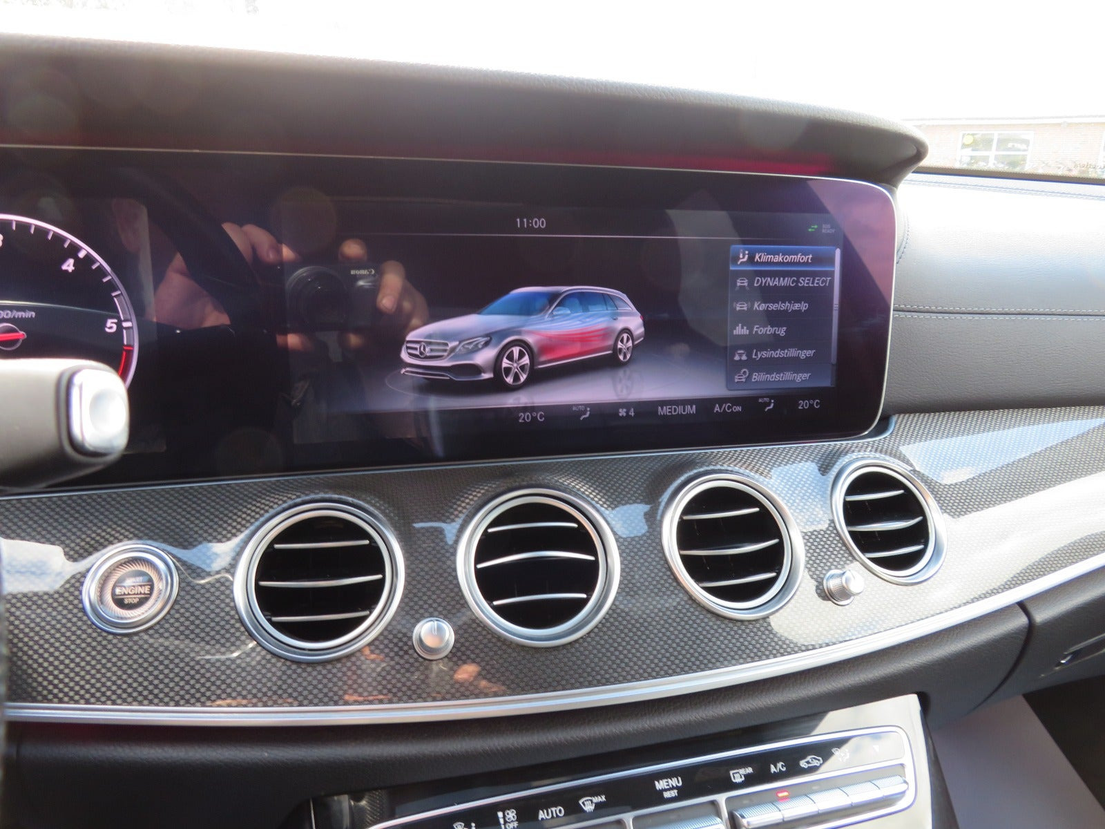 Grå Mercedes E220 d fra 2017