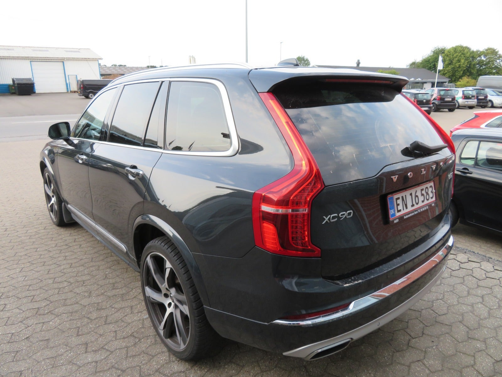 Grå Volvo XC90 fra 2021