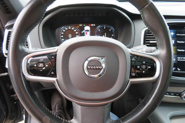 Grå Volvo XC90 fra 2021