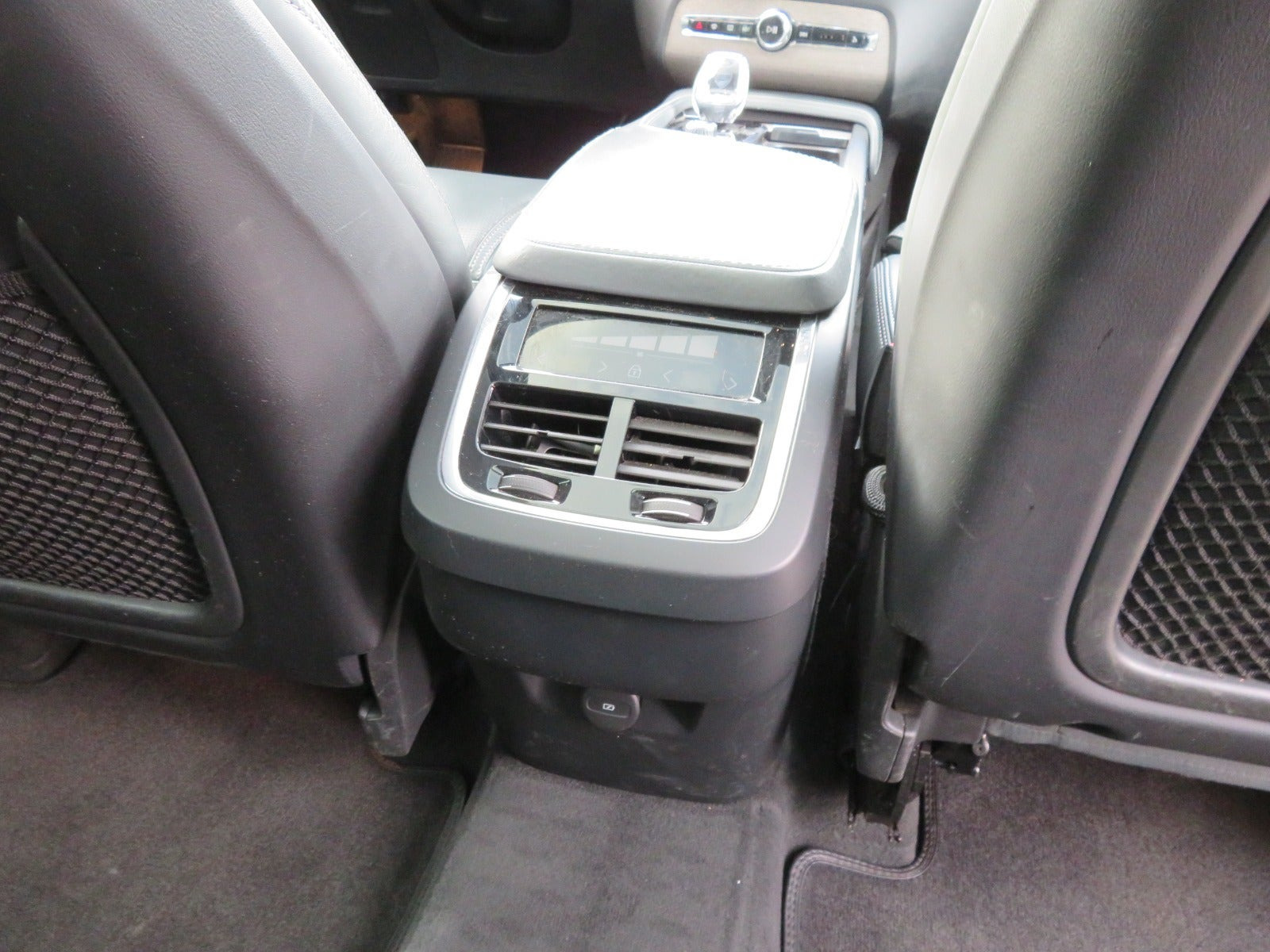 Grå Volvo XC90 fra 2021