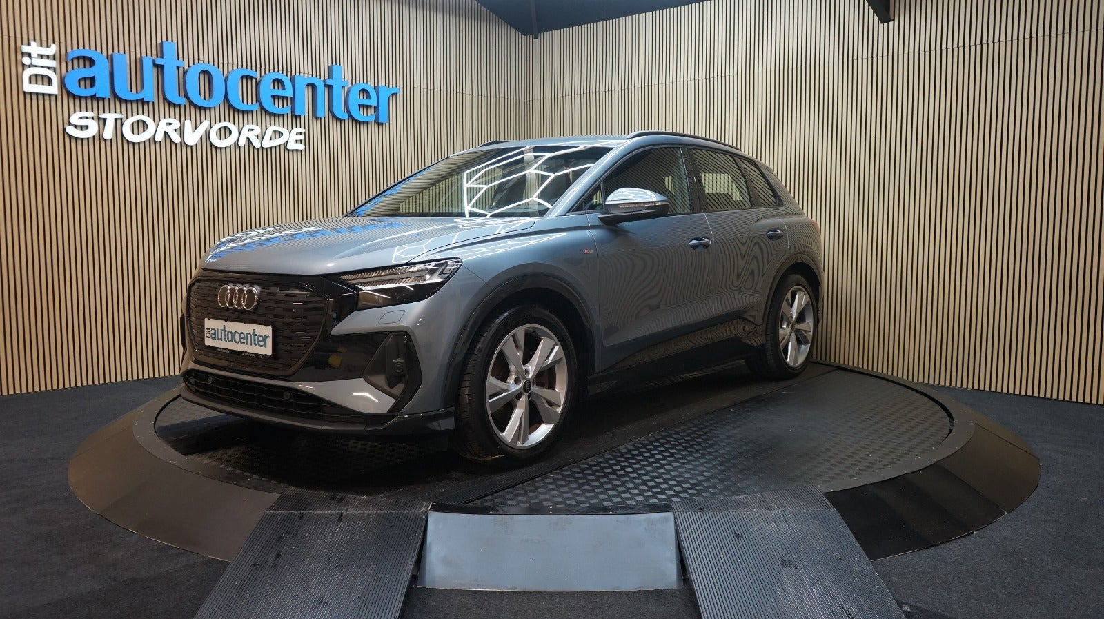 Blå Audi Q4 e-tron fra 2025
