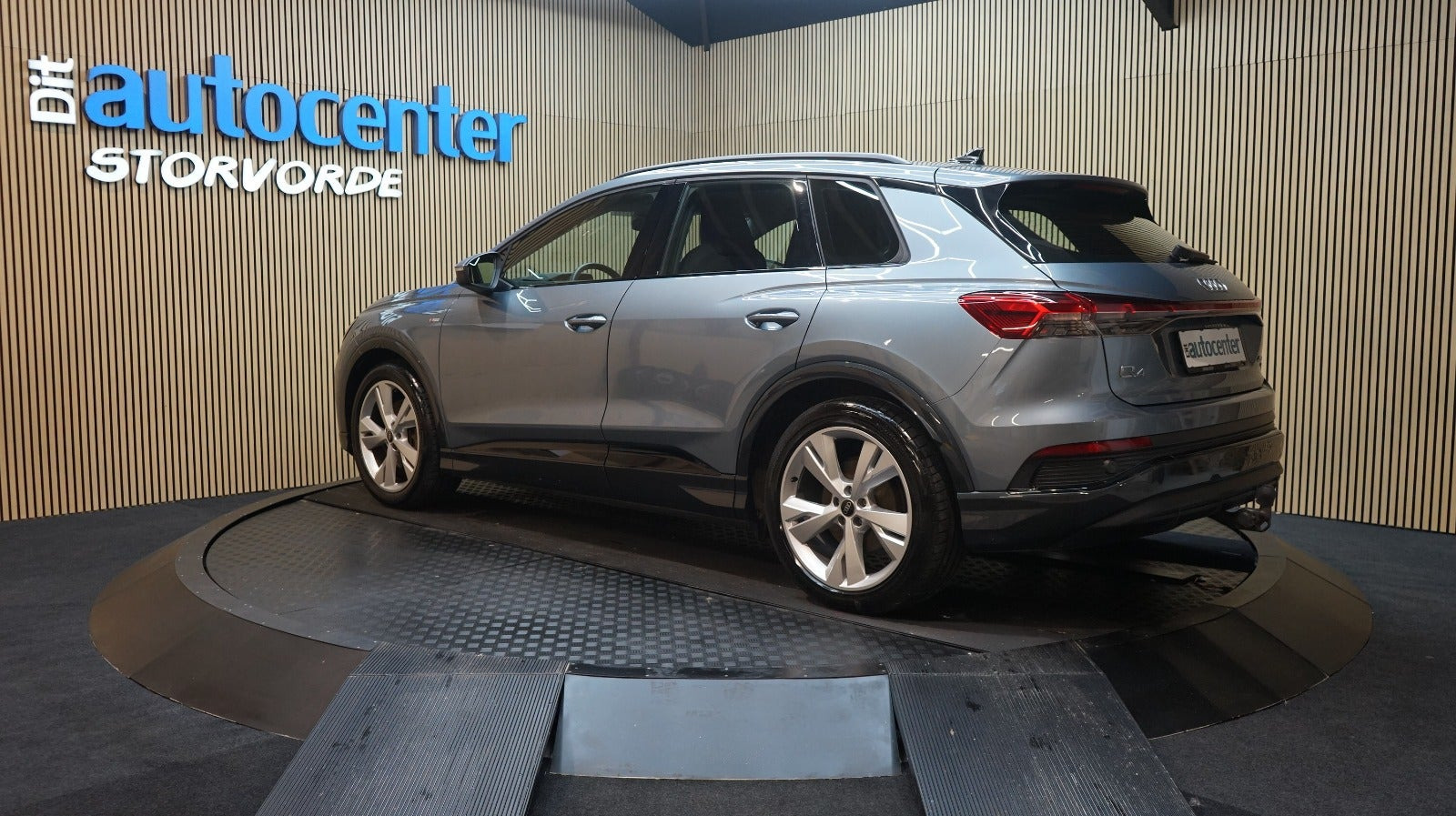Blå Audi Q4 e-tron fra 2025