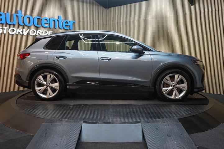 Blå Audi Q4 e-tron fra 2025