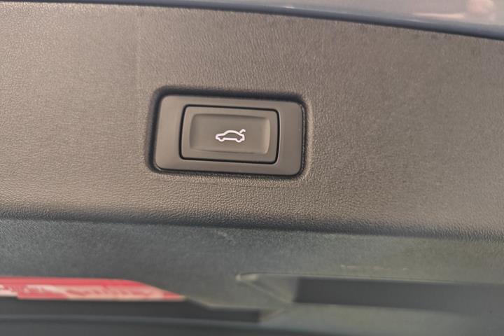 Blå Audi Q4 e-tron fra 2025