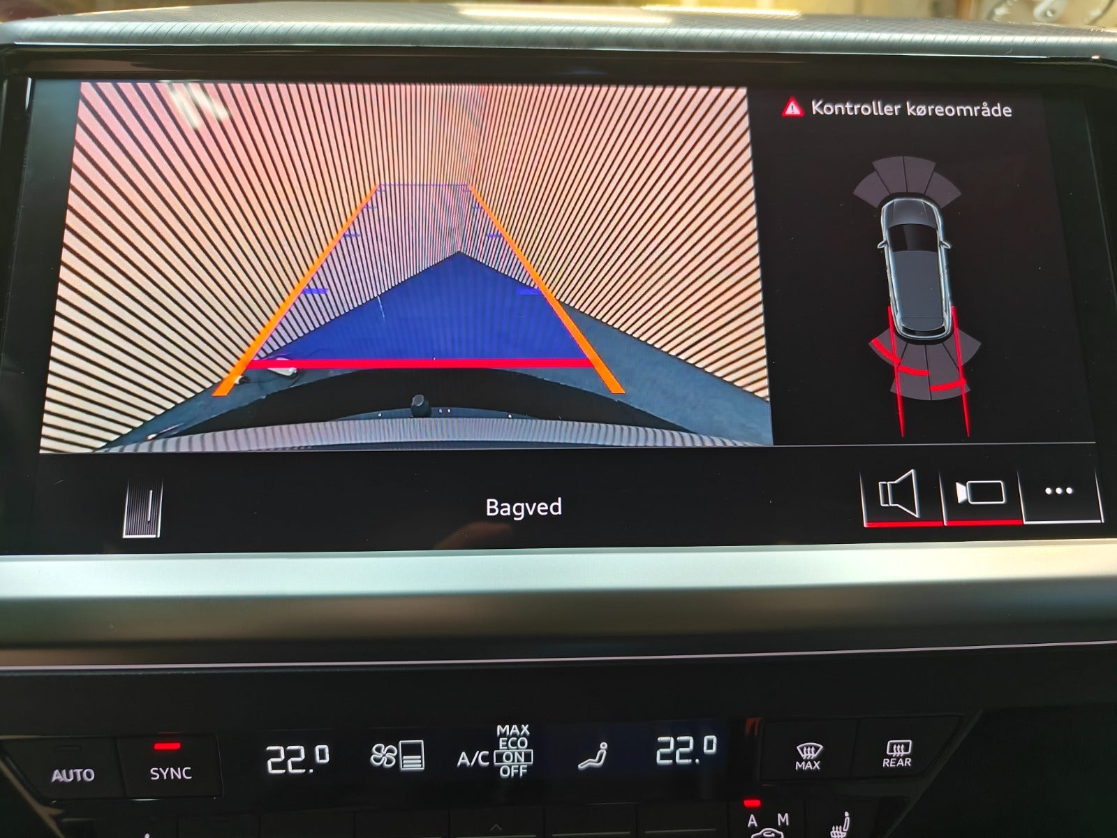Blå Audi Q4 e-tron fra 2025