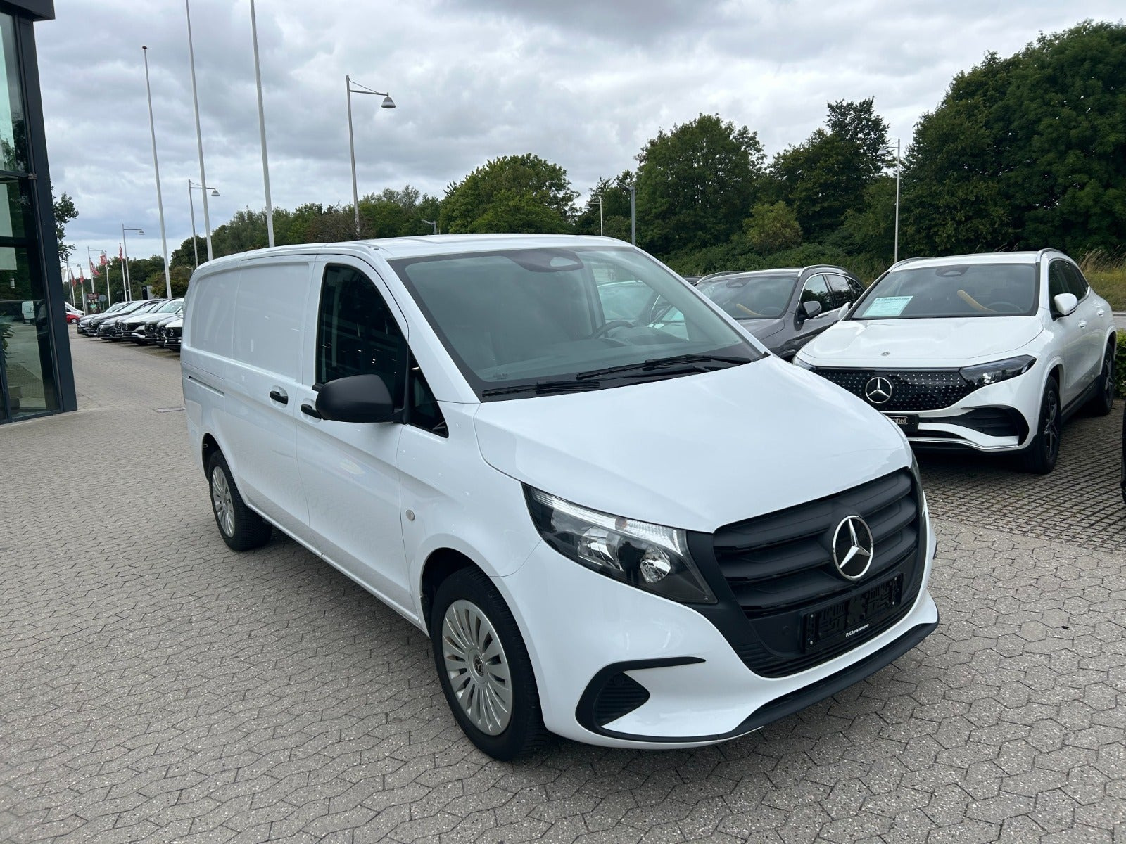 Hvid Mercedes Vito 114 fra 2024