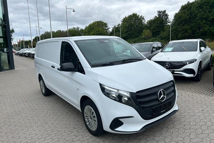 Hvid Mercedes Vito 114 fra 2024