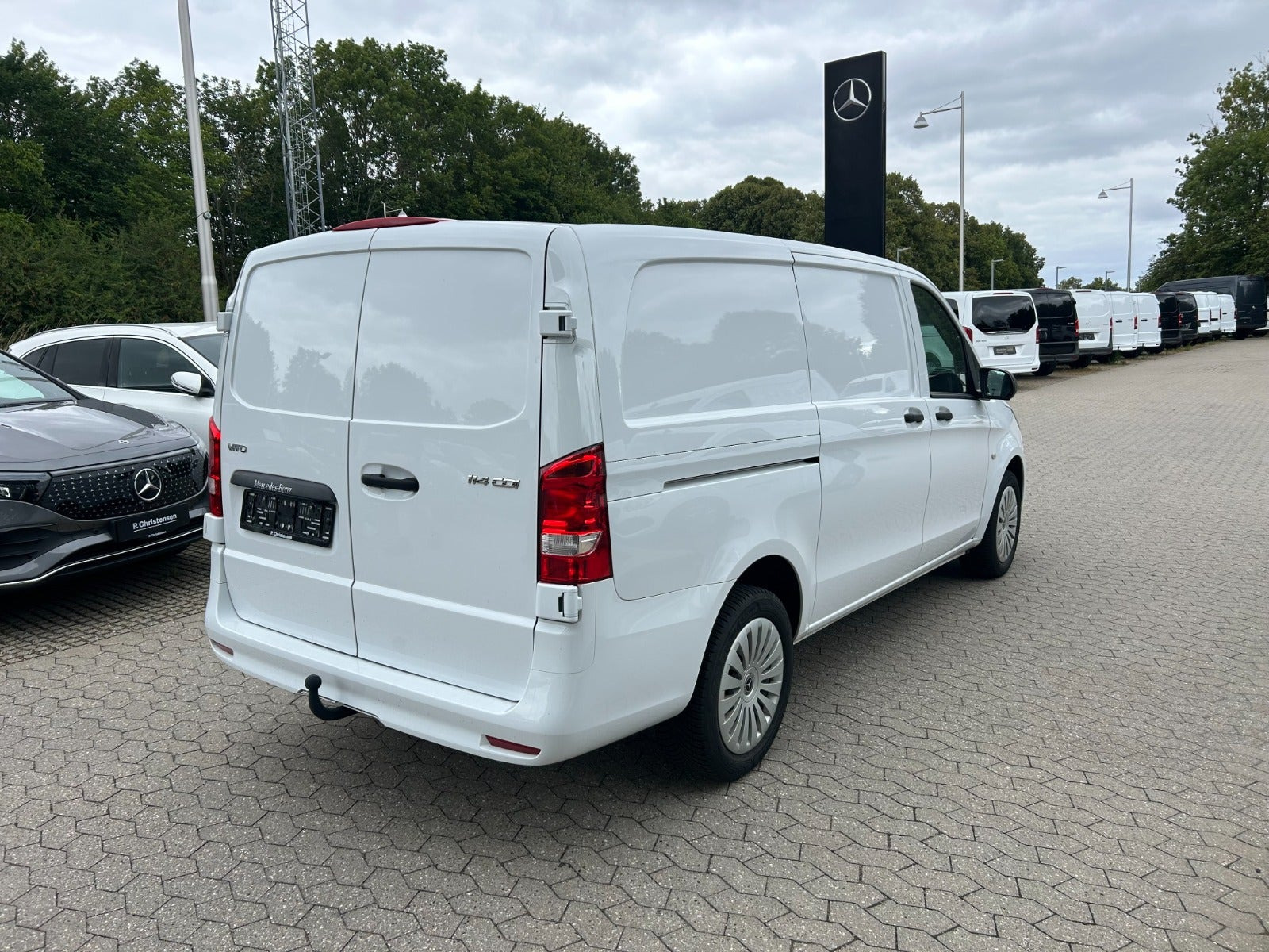 Hvid Mercedes Vito 114 fra 2024