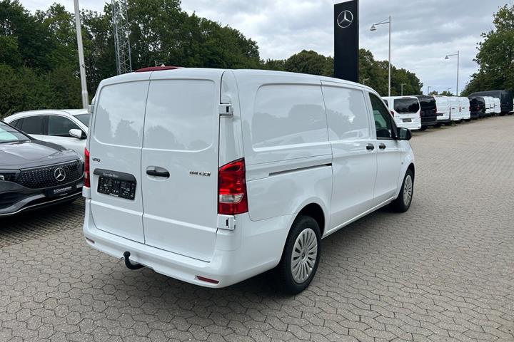 Hvid Mercedes Vito 114 fra 2024