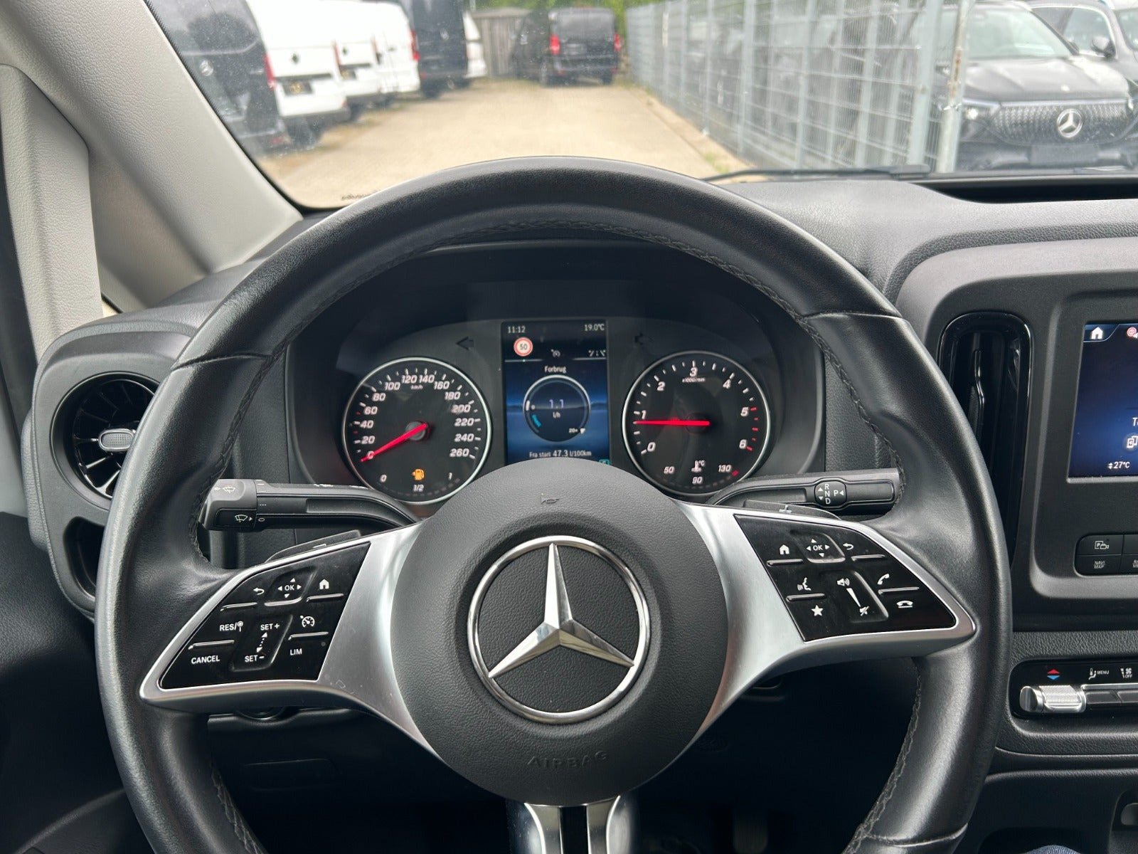Hvid Mercedes Vito 114 fra 2024