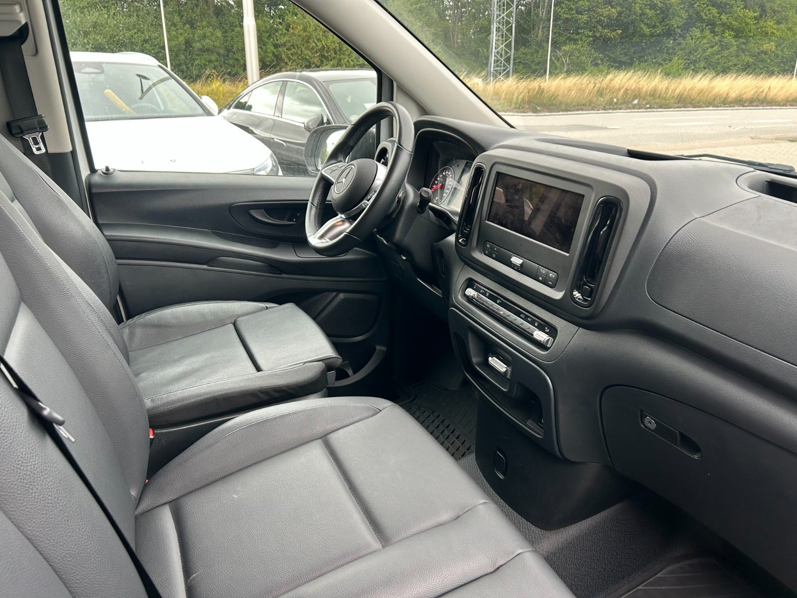 Hvid Mercedes Vito 114 fra 2024