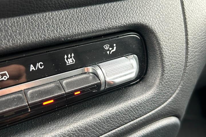 Hvid Mercedes Vito 114 fra 2024