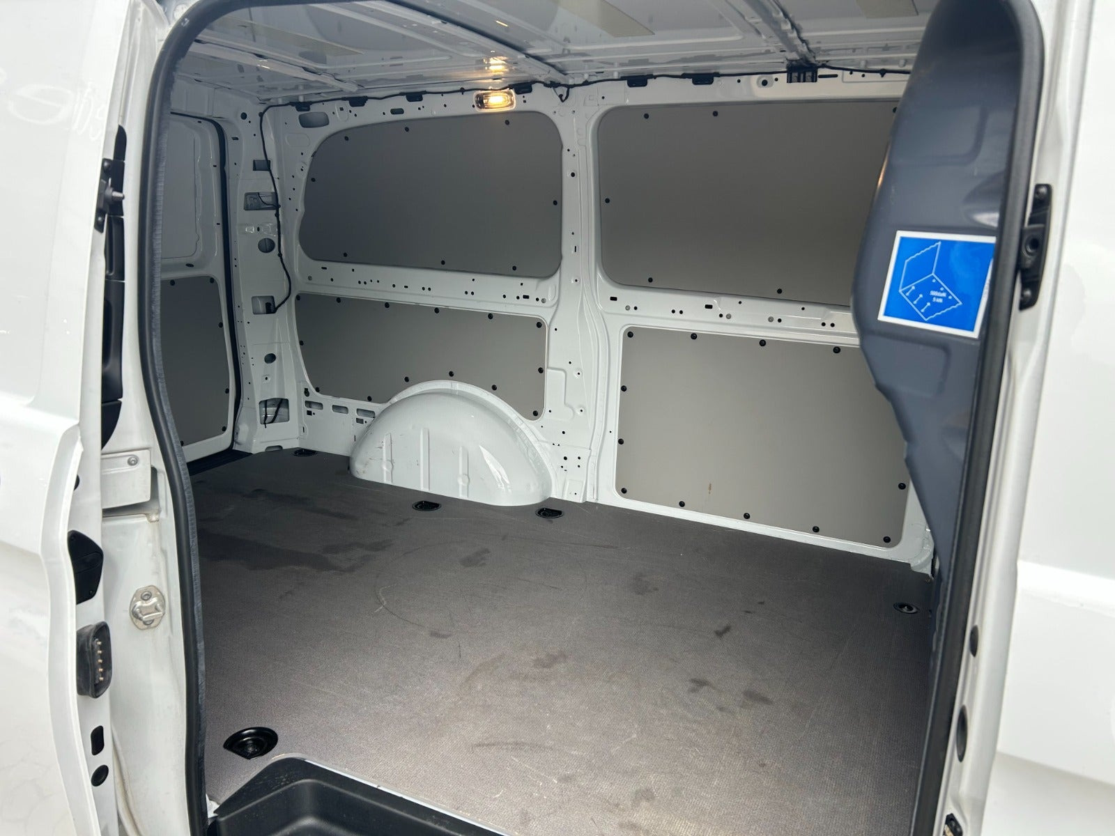 Hvid Mercedes Vito 114 fra 2024