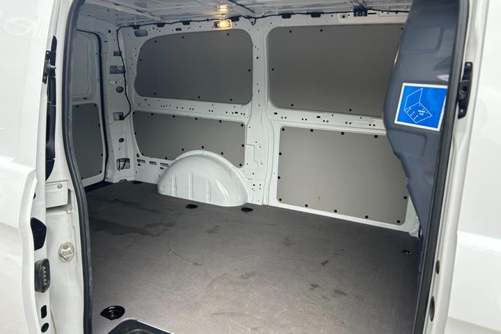 Hvid Mercedes Vito 114 fra 2024