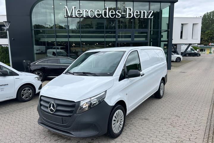Hvid Mercedes Vito 114 fra 2024