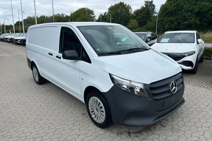 Hvid Mercedes Vito 114 fra 2024