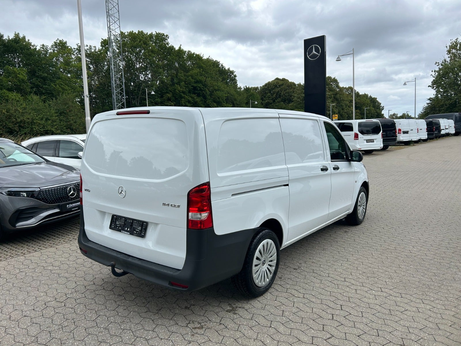 Hvid Mercedes Vito 114 fra 2024