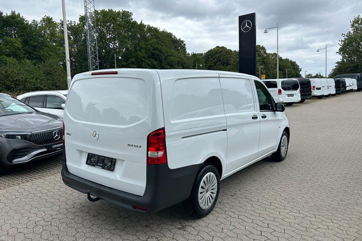 Hvid Mercedes Vito 114 fra 2024