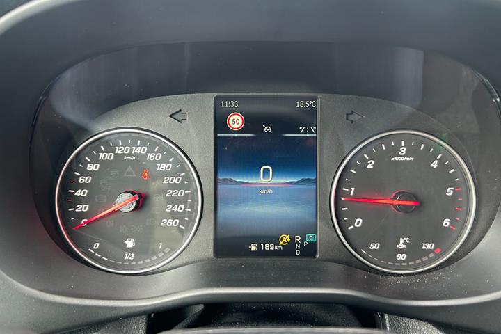 Hvid Mercedes Vito 114 fra 2024