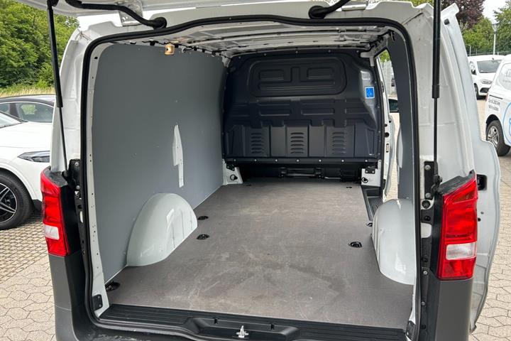 Hvid Mercedes Vito 114 fra 2024