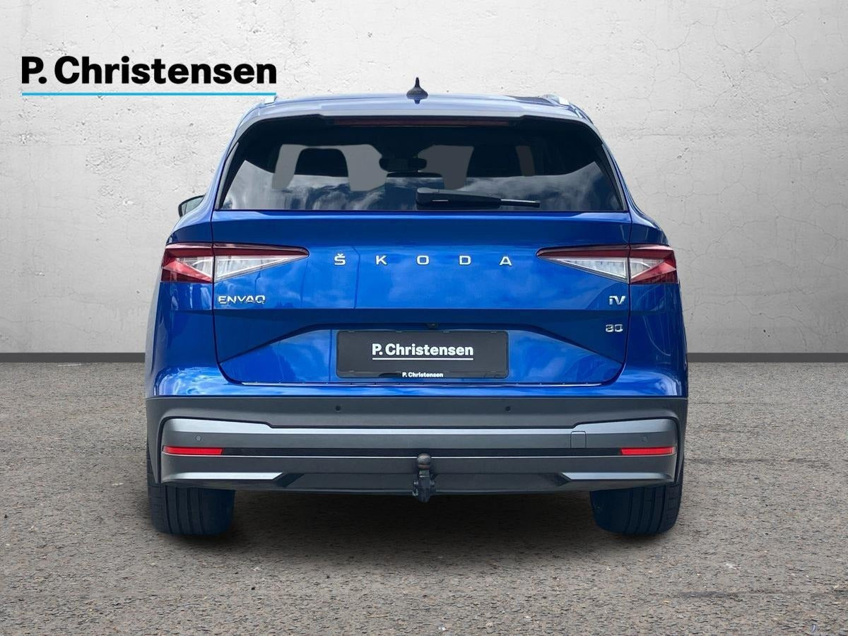 Blå Skoda Enyaq fra 2023