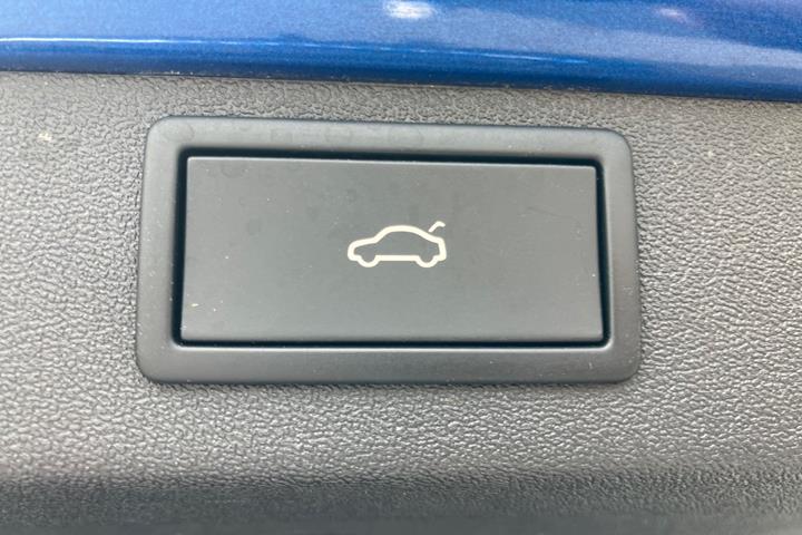 Blå Skoda Enyaq fra 2023