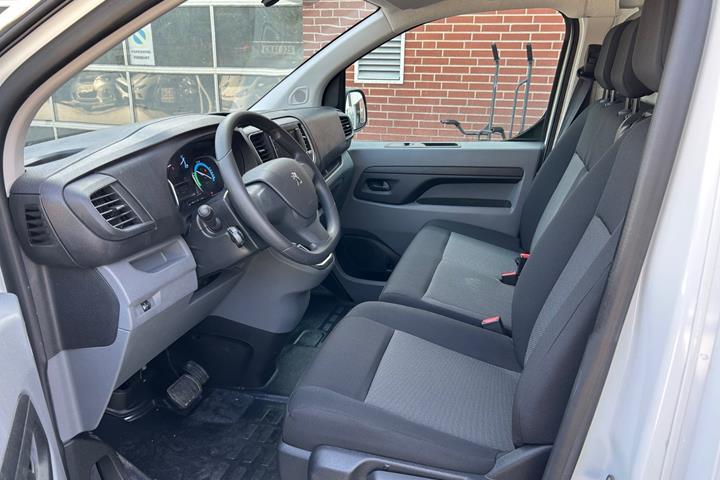 Hvid Peugeot e-Expert fra 2024