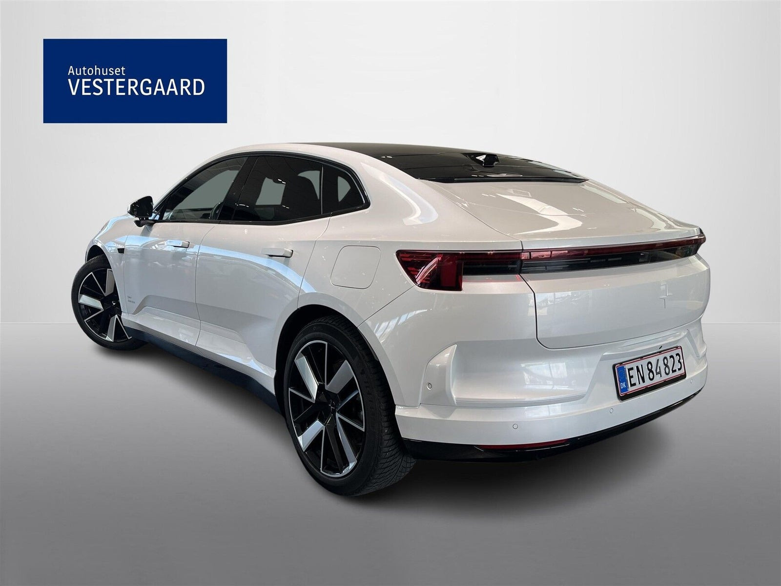Hvid Polestar 4 fra 2026