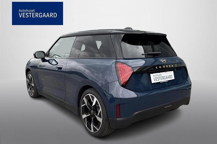 Blå Mini Cooper SE fra 2024