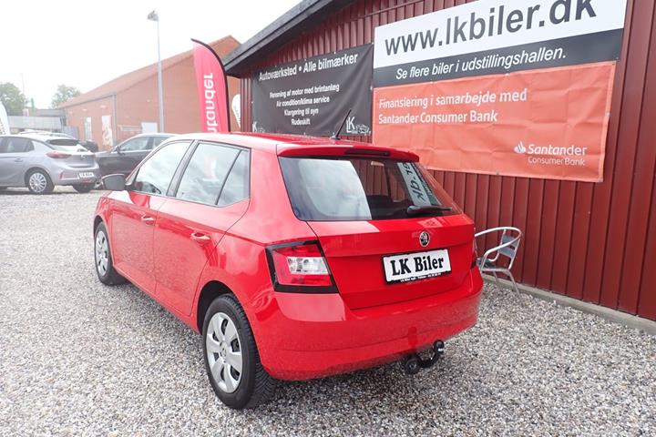Rød Skoda Fabia fra 2015
